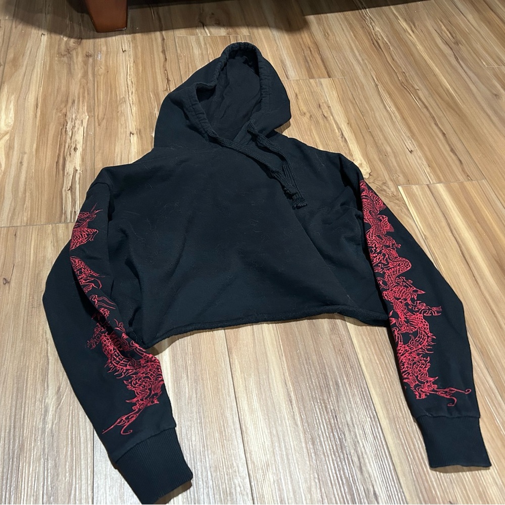 Hot Topic Black and Red Dragon Asian Cropped Hoodie Size Small